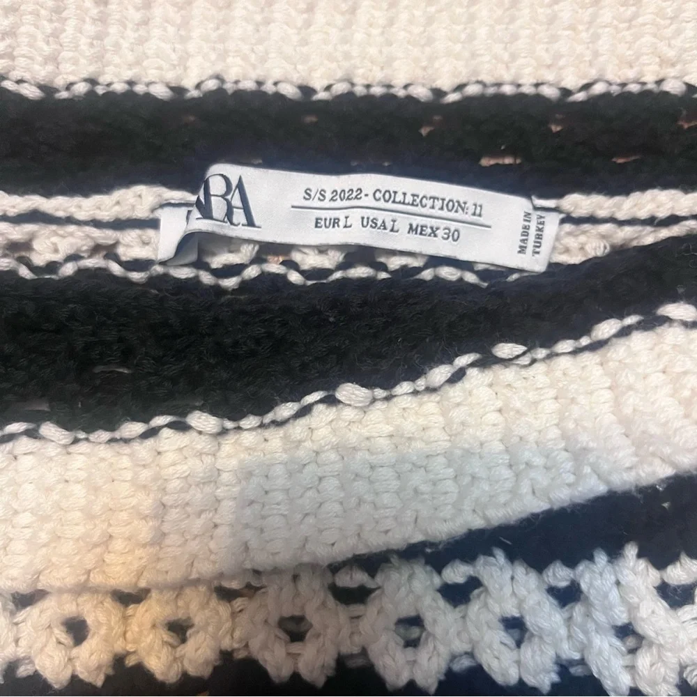 ZARA Black & Ecru Limited Edition Striped Sweater Jumper Size Large Gently Used